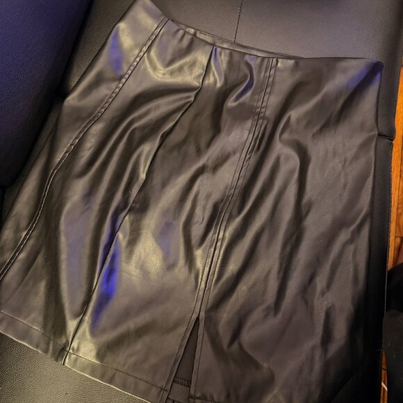 Black Faux Leather Mini Skirt – Size S - Like New - Picture 2 of 6